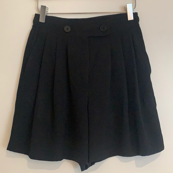 Like New ARITZIA BABATON GERALD SHORTS - Picture 3 of 5
